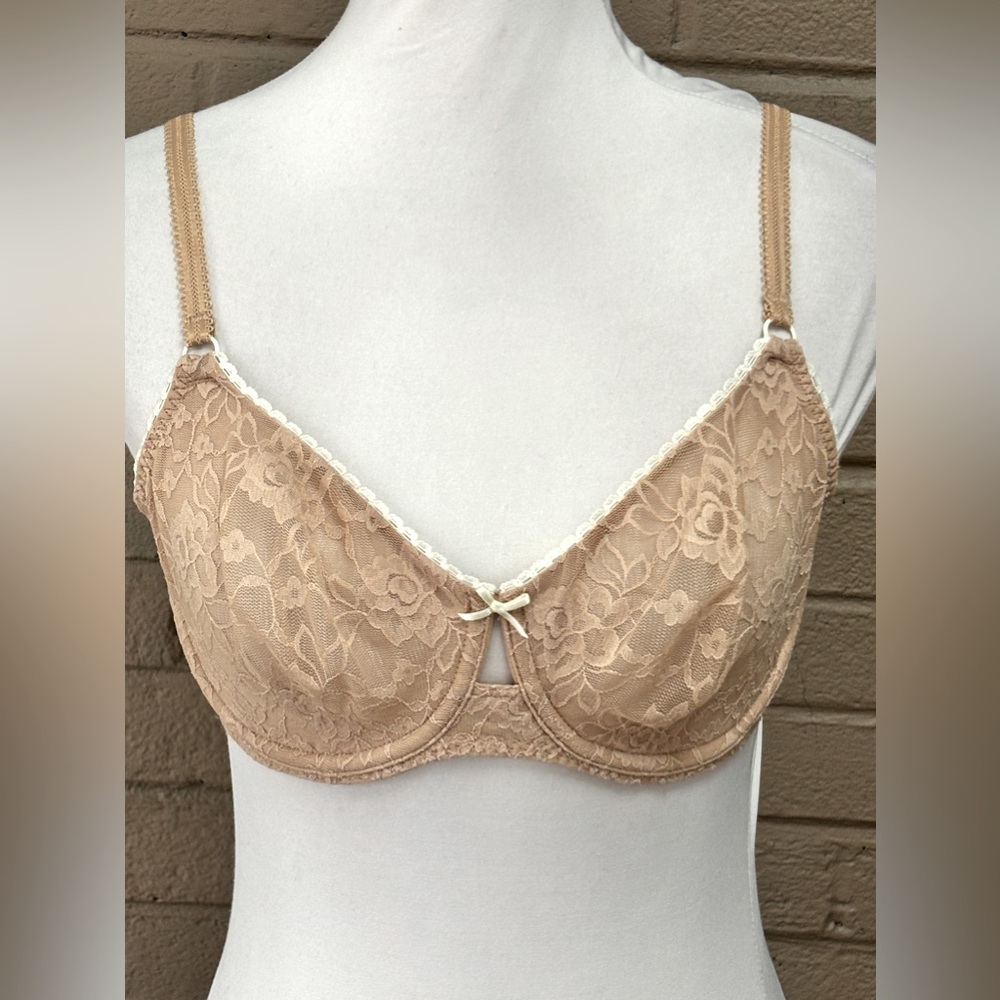 Wacoal b tempt’d nude floral mesh bra 38 C